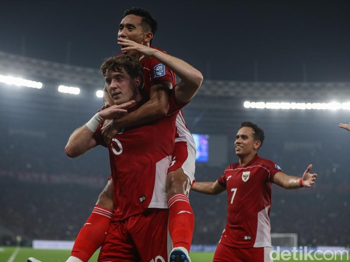Ole Romeny tampil gemilang dan jadi penentu kemenangan Timnas atas China. Tiga gol dalam tiga laga, striker muda ini jadi harapan baru skuad Garuda.
