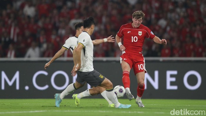3 Pertandingan 3 Gol, Ole Kepingan Timnas yang Hilang? Ole Romeny tampil gemilang dan jadi penentu kemenangan Timnas atas China. Tiga gol dalam tiga laga, striker muda ini jadi harapan baru skuad Garuda.