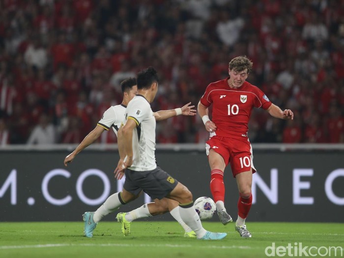 Ole Romeny tampil gemilang dan jadi penentu kemenangan Timnas atas China. Tiga gol dalam tiga laga, striker muda ini jadi harapan baru skuad Garuda.