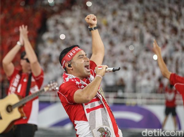 Momen God Bless Feat Judika Bakar Semangat Suporter Indonesia