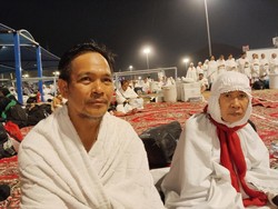 Suami-Istri Asal NTB Bersyukur Wukuf Lancar Usai 13 Tahun Menanti Naik Haji