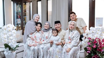 Sakit, Ibunda Ayu Ting Ting Nyaris Gak Salat Idul Adha