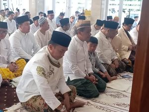 Bahlil Salat Idul Adha Bareng Keluarga di Masjid Ainul Hikmah Golkar Bahlil Salat Idul Adha Bareng Keluarga di Masjid Ainul Hikmah Golkar