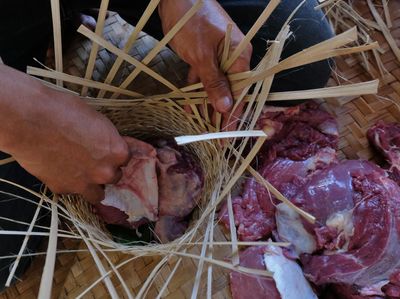 Brongsong Bambu Jadi Solusi Wadah Daging Kurban Ramah Lingkungan