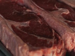 8 Cara Menyimpan Daging Kurban yang Benar agar Tahan Lama, Perlu Dicuci?