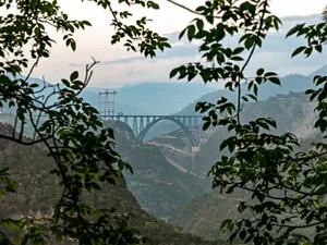 India Punya Jembatan Kereta Tertinggi di Dunia, Melebihi Menara Eiffel