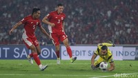 Emil Audero mendapat kepercayaan sebagai starter dan mencatatkan debut resminya, menggantikan Maarten Paes yang absen akibat akumulasi kartu.