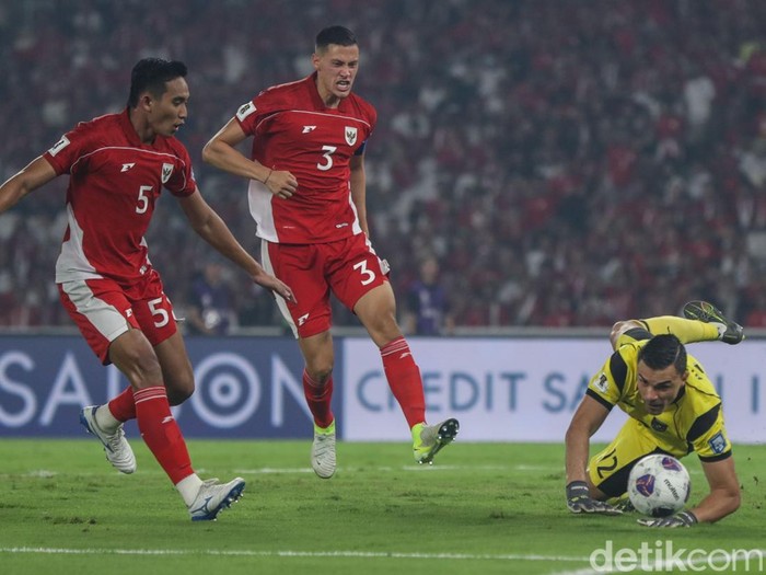Laga Timnas Indonesia vs China menjadi ajang debut bagi Emil dan Beckham Putra, sementara Lilipaly yang masuk pada babak kedua membuatnya comeback berseragam merah putih, Kamis (5/6/2025).