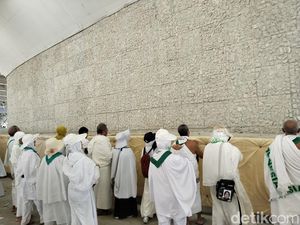 Video: Melihat Tempat Jemaah Haji Menimpuki Setan