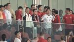 Gaya Prabowo Saat Nonton Langsung Timnas di GBK