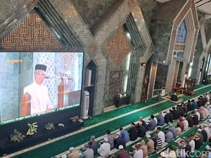 Khotbah Idul Adha di Masjid Al Markaz Makassar, Kurban Kuatkan Kepekaan Sosial Khotbah Idul Adha di Masjid Al Markaz Makassar, Kurban Kuatkan Kepekaan Sosial