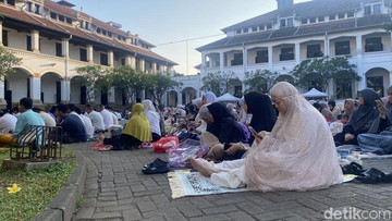 Senangnya Jemaah Salat Idul Adha di Lawang Sewu: Udaranya Sejuk