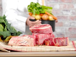 Memasak Pakai Garpu-Sendok Logam Bikin Daging Lebih Empuk? Ini Kata Sains