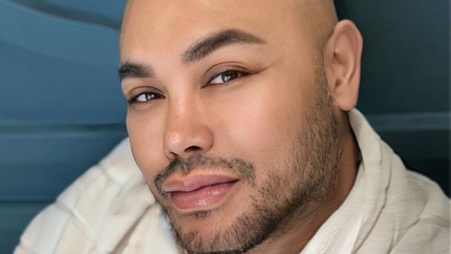Berita Seputar Selebriti Insertlive Terkini : Belum Siap Pulang ke Tanah Air, Ivan Gunawan Alami Pengalaman Spiritual Berkesan di Mekah