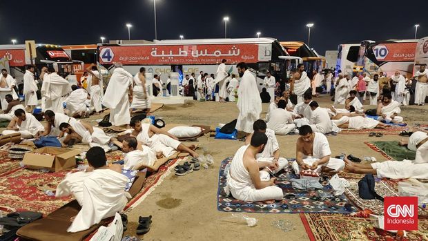 Usai wukuf arafah, jemaah haji mulai bergerak ke Muzdalifah untuk mabit atau bermalam di Muzdalifah dan Mina pada 10 zulhijjah sampai 13 zulhijjah di setiap musim haji.