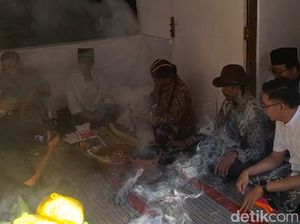 Jamasan Keris Mbah Jimat, Tradisi Sakral Usai Salat Idul Adha di Lamongan Jamasan Keris Mbah Jimat, Tradisi Sakral Usai Salat Idul Adha di Lamongan