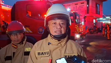 Damkar Ungkap Kendala Padamkan Kebakaran di Kapuk Muara Jakut