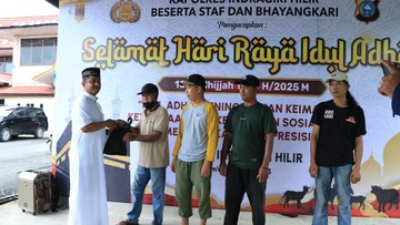 Polres Inhil Riau Bagikan 720 Paket Daging Kurban di Momen Idul Adha