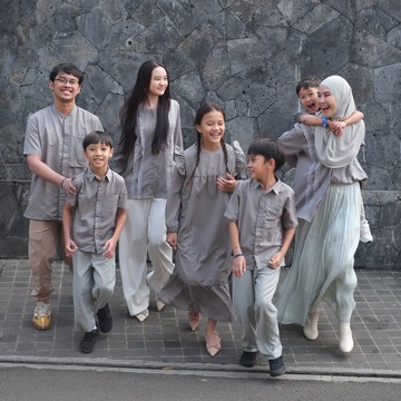 6 Momen Zaskia Mecca Foto Bareng 6 Anak saat Idul Adha: Ibu Rasa Kakak