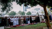 Khusyuknya Salat Idul Adha 1446 H di Masjid Al Azhar Jakarta