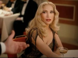 Beragam Aksi Jennifer Lopez di Kiss of the Spider Woman