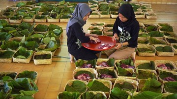 Kurban Bebas Plastik, Warga Jogja Pakai Daun Jati dan Besek