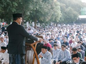 Momen Anies Menjadi Khatib dan Salat Idul Adha di Masjid Al Azhar