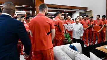 Timnas Bawa Pulang Kado dari Prabowo, Hubner Unggah Jam Tangan Rolex