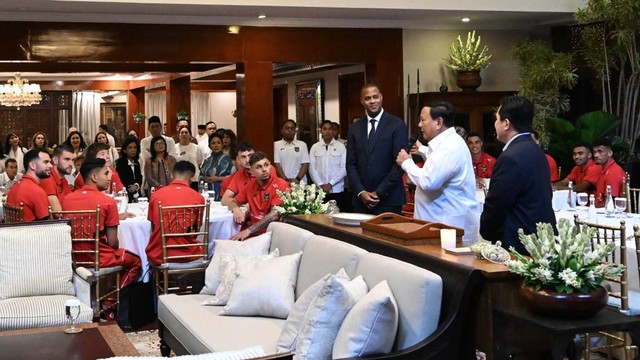 Highlight Dunia Hiburan InsertLive : Pemain Timnas Dihadiahi Jam Tangan Mewah oleh Prabowo, Sumber Dana Dipertanyakan