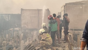 Ada Beda Keterangan soal Sumber Api Hanguskan Ratusan Rumah di Penjaringan