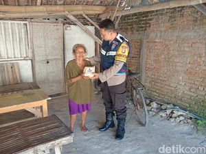 Ratusan Polisi Magetan Blusukan ke Desa Pantau Distribusi Daging Kurban