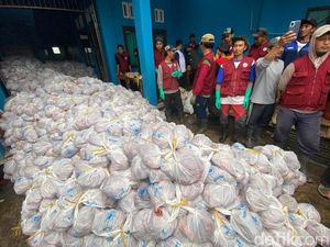 Daging Kurban 64 Sapi-280 Kambing di Krajan Banjarnegara Jadi 8 Ribu Bungkus Daging Kurban 64 Sapi-280 Kambing di Krajan Banjarnegara Jadi 8 Ribu Bungkus
