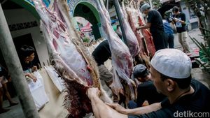 Semangat Kurban Warga Kebon Melati, Sembelih Kambing hingga Kerbau
