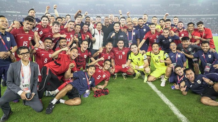 Semringah Prabowo Republic of Indonesia Kalahkan China Jaga Asa ke Piala Dunia Presiden Prabowo semringah Timnas Republic of Indonesia mengalahkan China di SUGBK, Jakarta, Kamis (5/6/2025), dalam lanjutan kualifikasi Piala Dunia. Hasil ini menjaga asa ke Pilada Dunia.