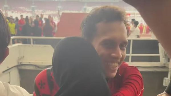 Pelukan Hangat Adiba dan Egy Maulana Usai Laga Indonesia Vs China