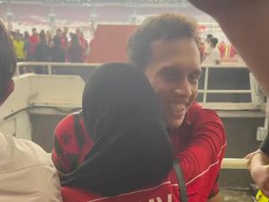 Pelukan Hangat Adiba dan Egy Maulana Usai Laga Indonesia Vs China Pelukan Hangat Adiba dan Egy Maulana Usai Laga Indonesia Vs China