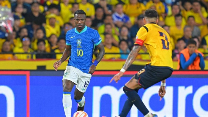 Vinicius Junior Brazils forward #10 Vinicius Jr controls the ball past Ecuadors defender #03 Piero Hincapie during the 2026 FIFA World Cup South American qualifiers football match between Ecuador and Brazil at the Monumental Banco Pichincha stadium in Guayaquil, province of Guayas, Ecuador on June 5, 2025. (Photo by Rodrigo BUENDIA / AFP)