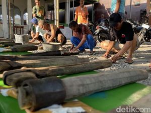Jamasan Gaman, Asah Pisau Berjemaah Jelang Kurban di Terbah Kulon Progo Jamasan Gaman, Asah Pisau Berjemaah Jelang Kurban di Terbah Kulon Progo