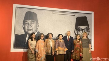 Tujuan Guntur Soekarnoputra Pameran Foto: Bulan Bung Karno-Galang Dana Sosial