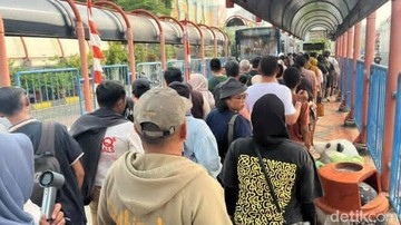 Antrean Transjabodetabek ke Alsut hingga Bogor Mengular di Terminal Blok M