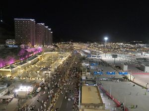 Begini Suasana Malam di Mina Begini Suasana Malam di Mina