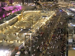 Video: Jemaah Aida Tourindo Melempar Jumrah Ula, Wustha, dan Aqabah