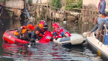 Pria di Jakut Tewas Usai Terjatuh dari Perahu Getek Saat Nyeberang Kali