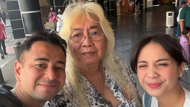 Berita Viral Selebriti dari InsertLive : Pamer Momen Makan Bersama, Gideon Tengker Peluk-Cium Nagita Slavina dan Raffi Ahmad