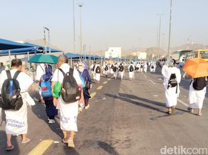 Legislator Kritik Keterlambatan Bus Bikin Jemaah Haji Jalan Kaki ke Mina Legislator Kritik Keterlambatan Bus Bikin Jemaah Haji Jalan Kaki ke Mina