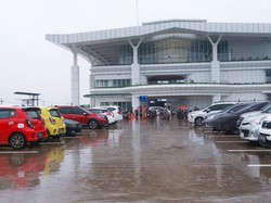 Daftar Biaya Parkir Mobil & Motor di Stasiun Kereta Cepat