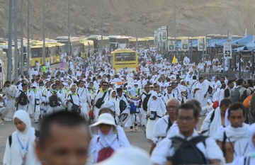 Macet Parah, Ribuan Jemaah Haji Pilih Jalan Kaki ke Mina