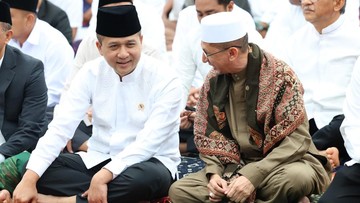 Salat Idul Adha di Palolo, Mentrans Serahkan 2 Sapi Kurban dari Prabowo