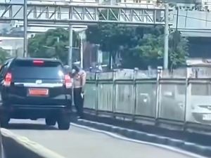 Viral Mobil Dinas Dibiarkan Masuk Jalur TJ, Ini Ancaman Hukumannya