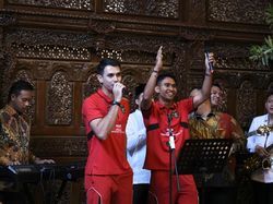 Video: Duet Marselino-Nadeo Nyanyikan Lagu untuk Presiden Prabowo